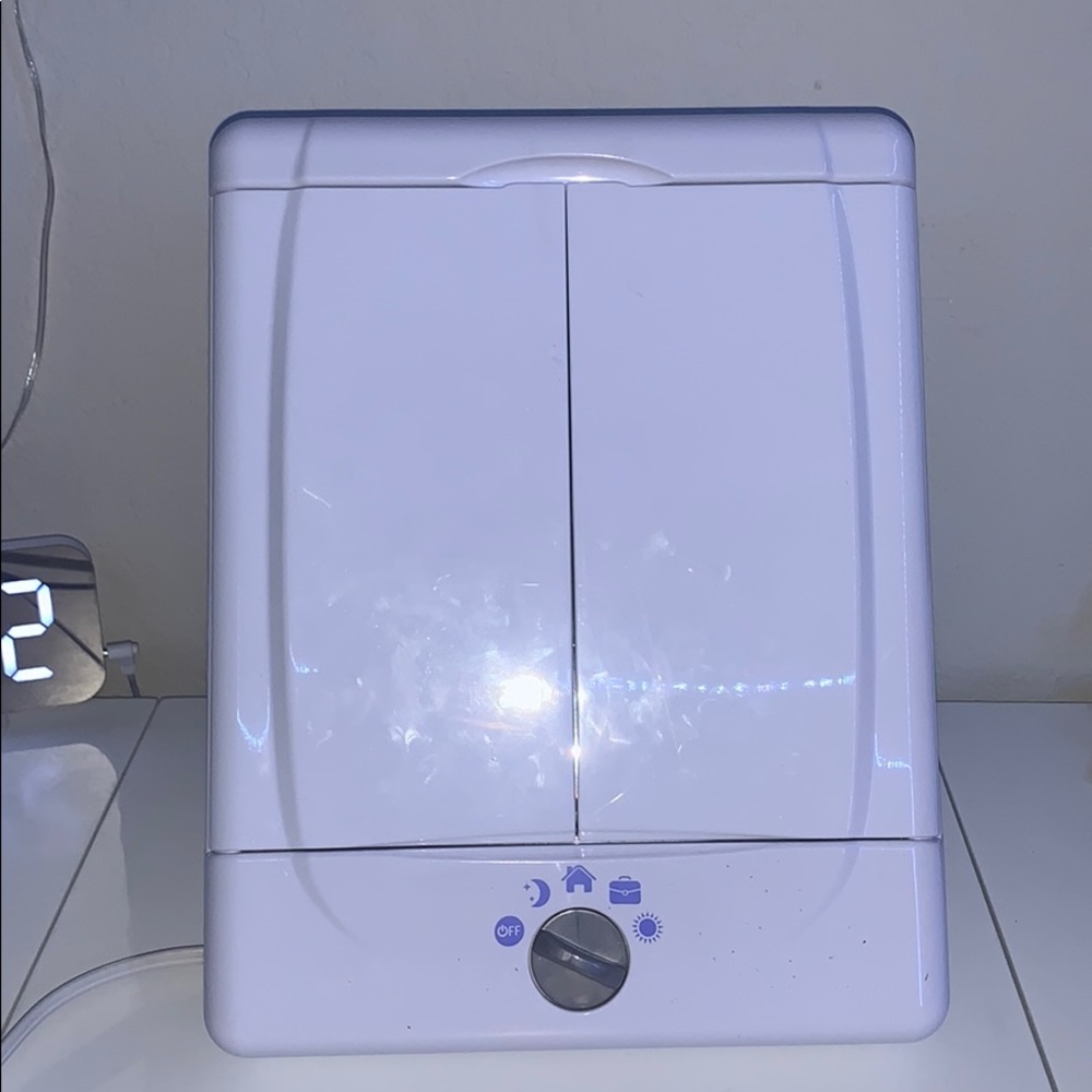3 paneled light up makeup mirror